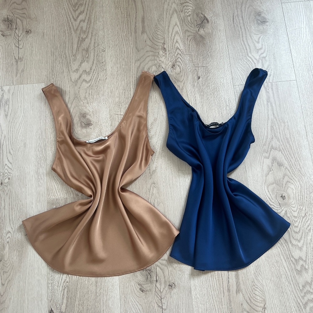 Abercrombie And Fitch Tank Top Satin Sleeveless Scoop Neck Sz. M Set of 2 ( Beig